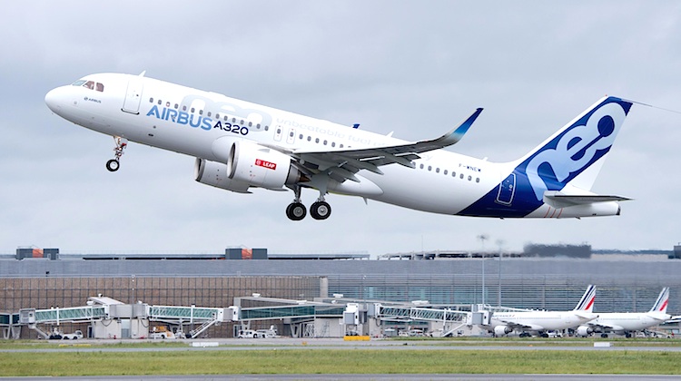 Airbus A320neo, F-WNEW takes off from Toulouse Airport for the first flight with LEAP-1A engines. Airbus)