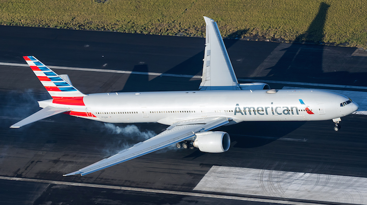 American Airlines Boeing 777-300ER N720AN touches down at Sydney Airport. (Seth Jaworski)