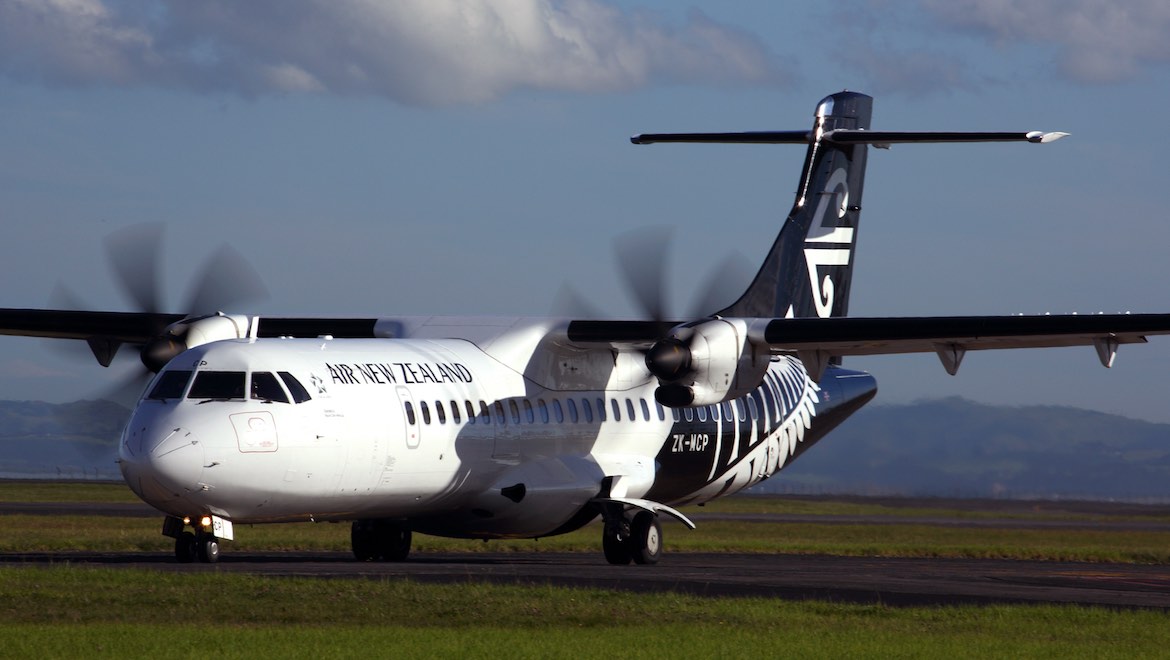 Air New Zealand slashes earnings forecasts
