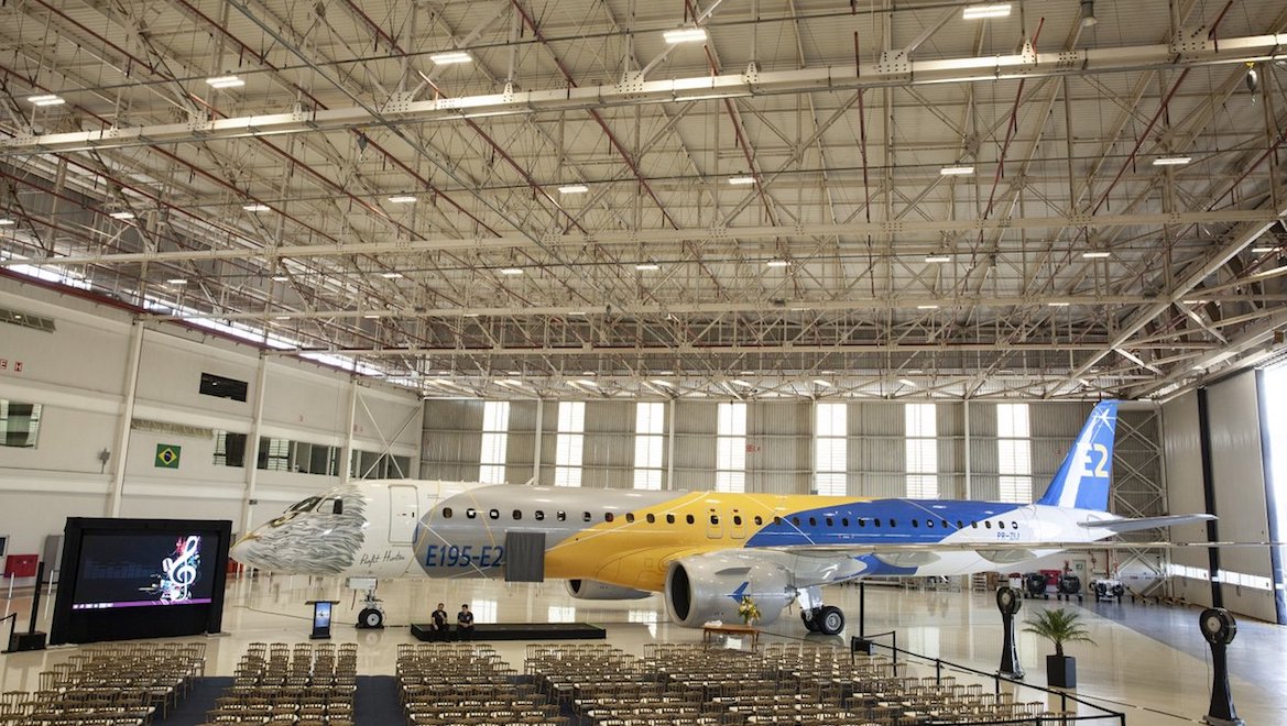 Embraer celebrates the certification of the E195-E2. (Embraer/Twitter)