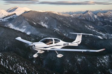 ‘STAYHOME’: Diamond DA40 spells out message in the skies of Austria