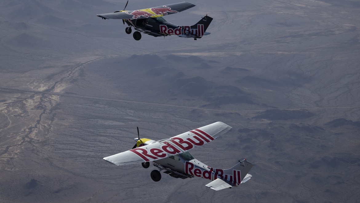 Aussie Red Bull Air Race pilot switches focus to paper planes