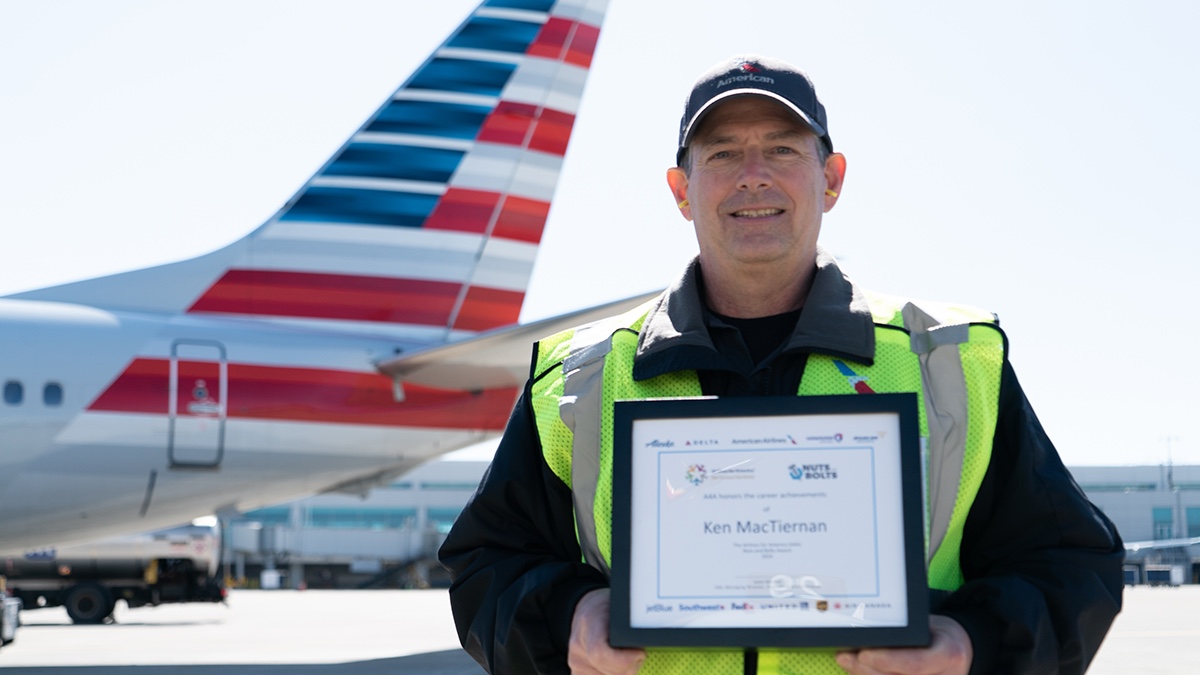 American Airlines technician wins prestigious aviation award
