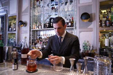 oneworld celebrates 25th anniversary with signature cocktail ‘The 25’